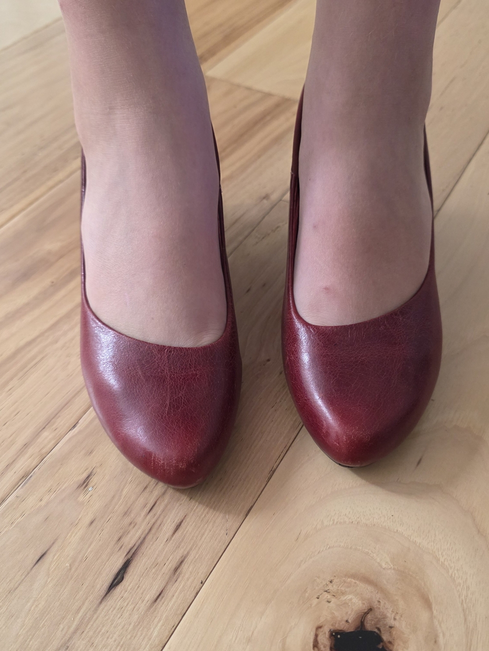 Tsubo Burgundy Leather Round-Toe Pumps